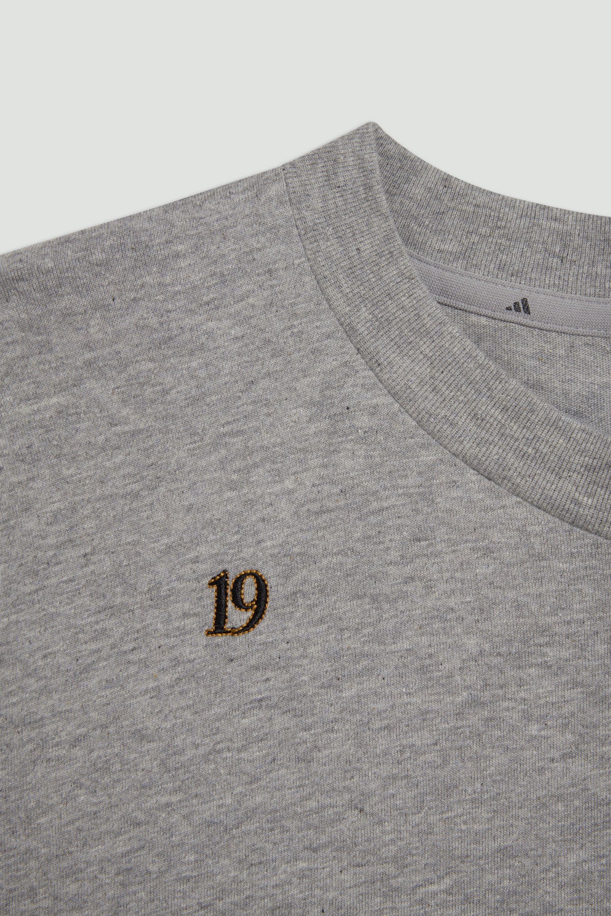 Adidas Como Crest T-Shirt Grigia